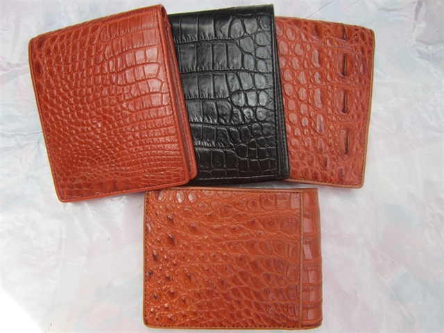 Ví nam da bụng cá sấu