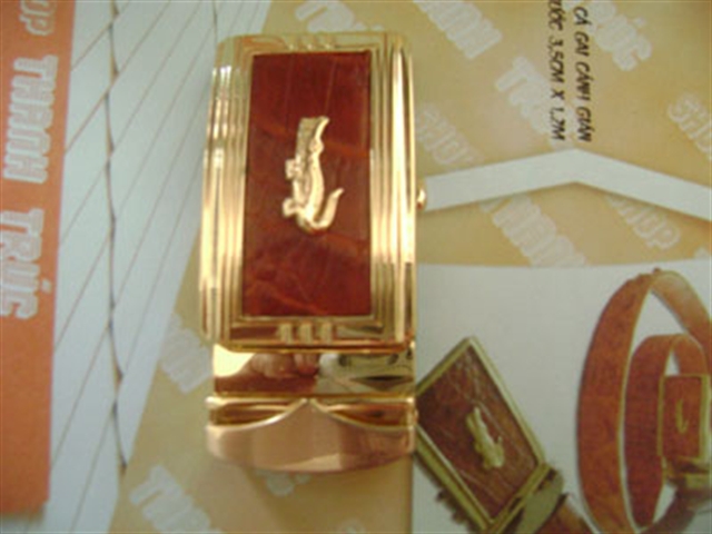 Đầu thắt lưng cá sấu màu vàng